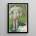 Giovane donna che si veste - Edgar Degas — quadro incorniciato alla parete