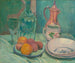 Natura morta con caraffa, bicchiere, frutta, piatti, tazza e caffettiera - Émile Bernard — vista dell’opera