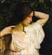 Fille arrangeant ses cheveux - Abbott Handerson Thayer — vista dell’opera