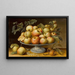 Nature morte con mele su una tazza in maiolica con nespole e uva spina bianca - Maniera di Fede Galizia — quadro incorniciato alla parete