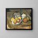 Vaso in paglia, zuccheriera e mele - Paul Cézanne — quadro incorniciato alla parete