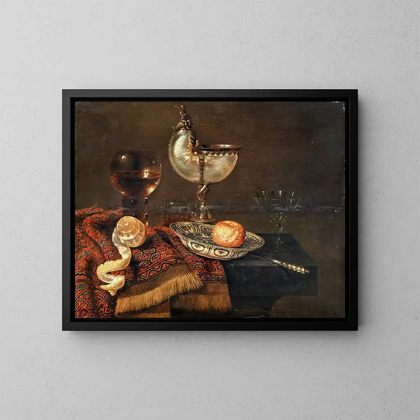 Una clementina in una ciotola di porcellana, una tazza nautilus, un roemer, due bicchieri, un coltello, un limone pelato su un tappeto decorato, su un tavolo. - Willem Claesz Heda — quadro incorniciato alla parete
