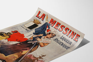 Manifesto pubblicitario vintage La Messine, liquore, presentato su una pagina incurvata, vista prospettica.