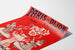 Manifesto pubblicitario vintage Paris-Dijon, giocattoli e regali, presentato su una pagina incurvata, vista prospettica.