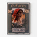 Manifesto vintage Amica, opera, esposto in una cornice sottile su una parete chiara.