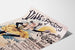 Manifesto vintage Angers, mi-carême, presentato su una pagina curva, visto in prospettiva.