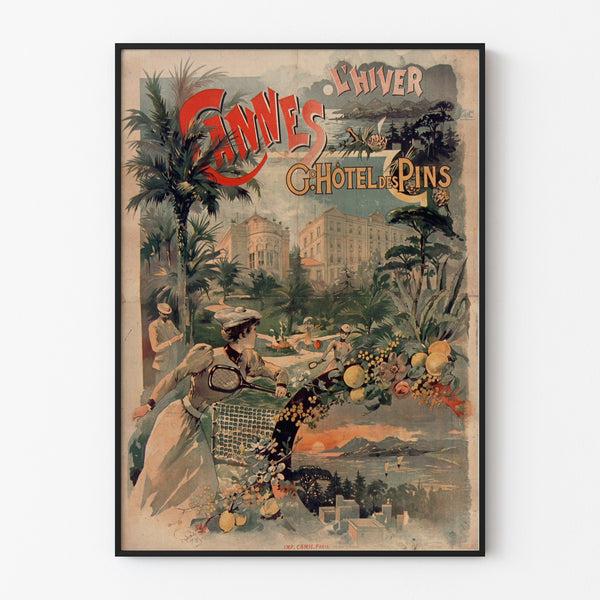 Poster vintage Cannes, Grand Hôtel des Pins, presentato in una cornice sottile su una parete chiara.