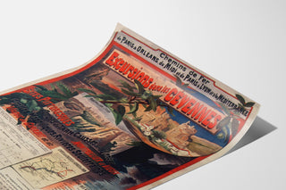 Manifesto vintage Cévennes, escursioni in treno, presentato su una pagina curva, visto in prospettiva.