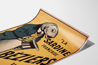 Manifesto vintage La Sardine française, Béziers, presentato su una pagina piegata, visto in prospettiva.