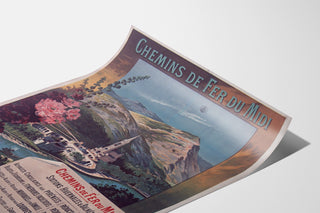 Manifesto vintage Lourdes, località balneari, mostrato su una pagina leggermente curva, visto in prospettiva.