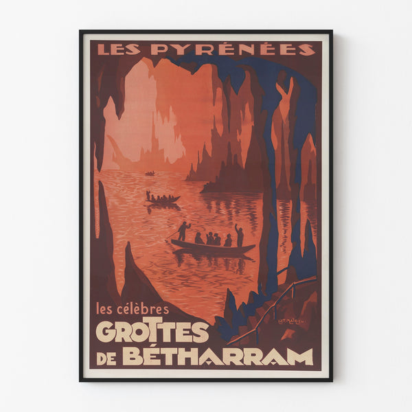 Manifesto vintage Pirenei, Grotte di Bétharram, esposto in una cornice sottile su una parete chiara.