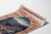 Manifesto vintage Saint-Gervais, stabilimento termale, presentato su una stampa curvata, vista in prospettiva.