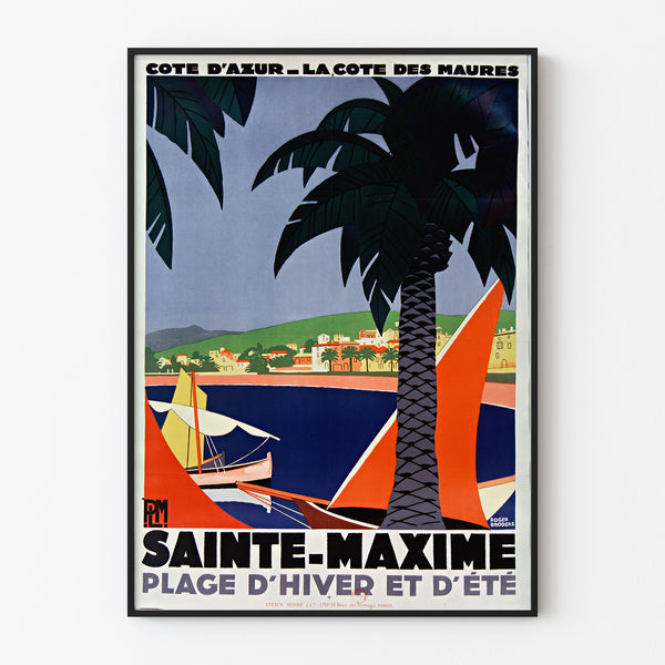 Poster vintage Sainte-Maxime, Costa dei Maures, esposto in una cornice sottile su una parete chiara.