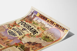 Manifesto vintage Touraine, castelli della Loira, presentato su una pagina piegata, visto in prospettiva.