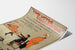 Manifesto vintage Two Little Vagabonds, presentato su una pagina curva, visto in prospettiva.
