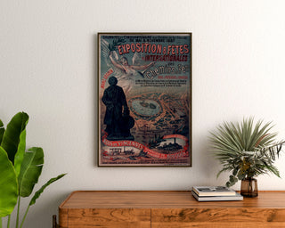Manifesto vintage Vincennes, cinquantenario ferroviario, incorniciato sopra una cassettiera di legno, tra piante.