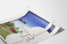 Poster decorativo con violino bianco e paesaggio campestre