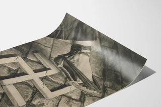 espadrille-ecrasant-une-croix-gammee-affiche