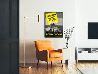 Poster vintage di guerra Explosives The Power that Wins Wars