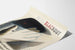 Poster vintage in bianco e nero « In The Blackout » segnalando autobus o tram