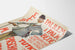 Poster vintage uomo elegante con bastone e monocolo