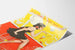 Poster vintage donna elegante con tacchi gialli