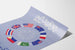 Poster decorativo con cerchi di bandiere e mani unite