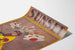 Poster Vintage Tramonto - Ragazza in kimono con bandiere giapponesi