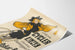 Poster pubblicitario vintage di biciclette in nero e giallo